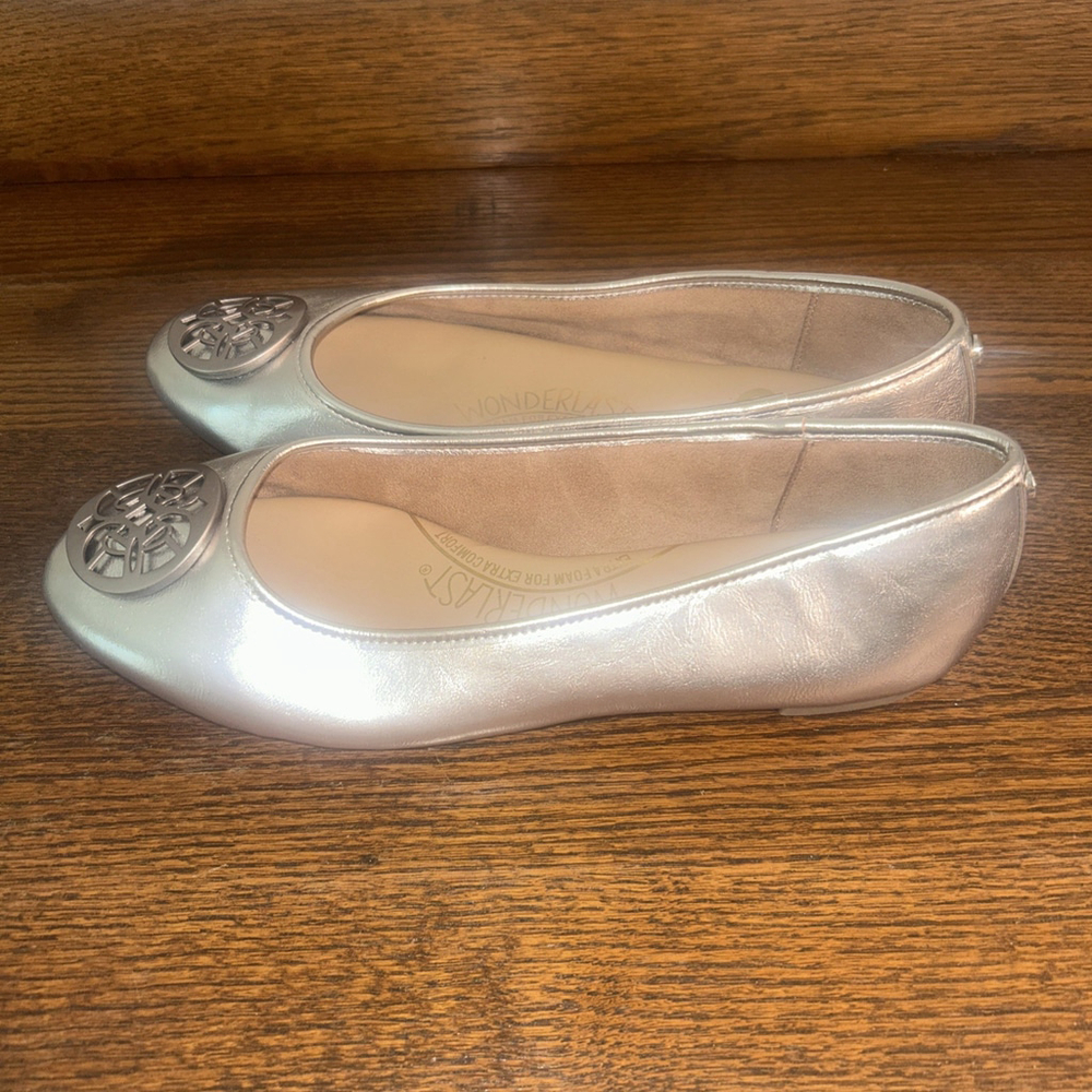 Circus Brand Women's Ballet Flats Silver Metallic Finish Size 10M New With Tag - Picture 2 of 5